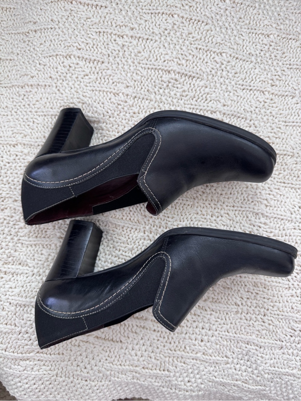 Naturalizer Black Leather Block Heel Slip-On Pumps with Contrast Stitching